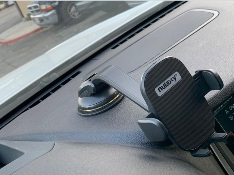 Why Do You Need a Car Phone Holder While Driving?