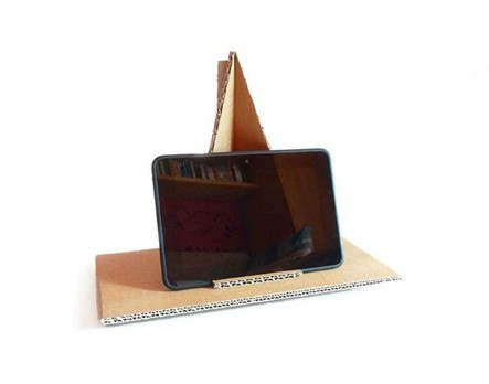 Ways to build a phone stand out of cardboard